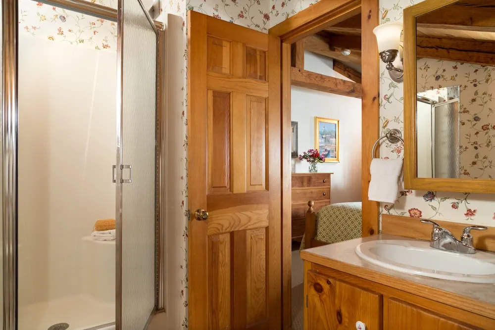 Seven Sea Street Inn