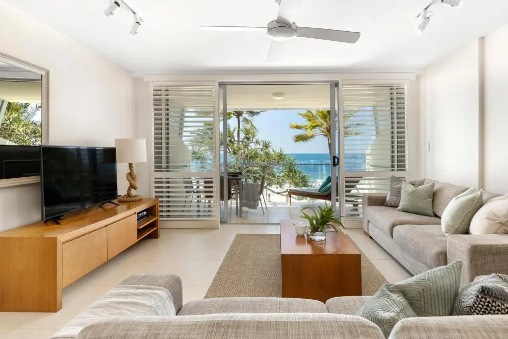 Fairshore 22 Main Beach Views