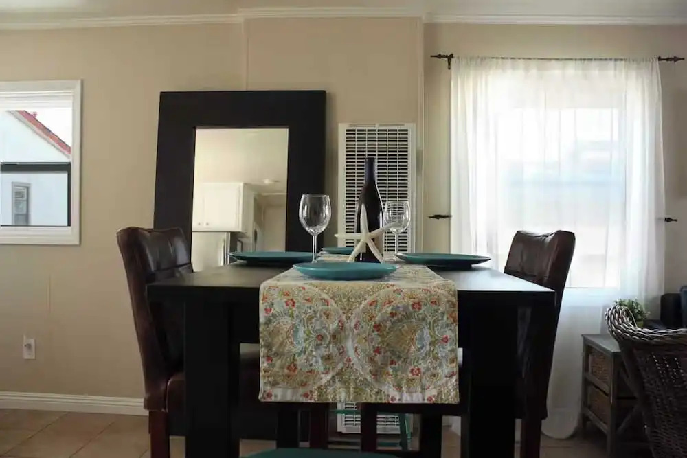 Stylish Newport Condos w/ Dock Access, Walk to Balboa Fun Zone and Beach