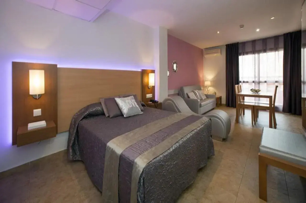 Leo Punta Umbria III - Adults Only