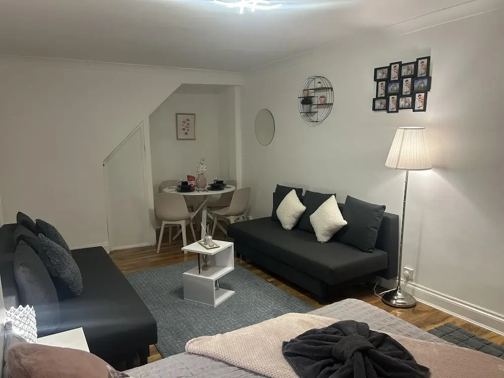Private Family Flat Near Paddington and Royal Oak