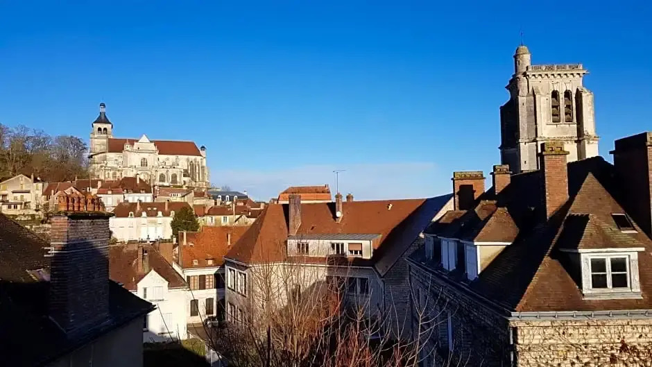 Maison Les Étoiles chambres dhôtes de charme avec jardin paisible et petit déjeuner à Tonnerre
