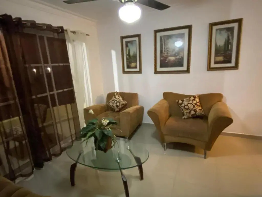 1 DR Huge cozy 3bedroom apartment to stay