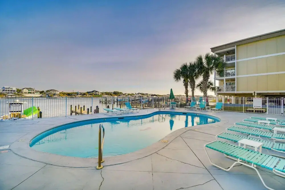 Orange Beach Waterfront Condo w/ Pool Access!