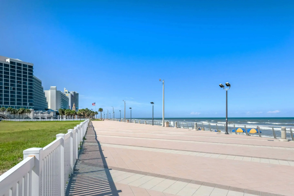 Comfort Inn & Suites Daytona Beach Oceanfront