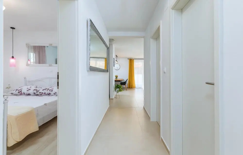 Lovely Home In Valbandon