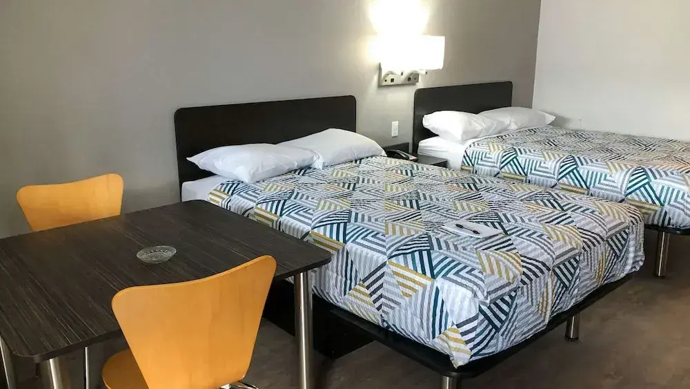 Motel 6 Columbus, OH - Quarter Horse