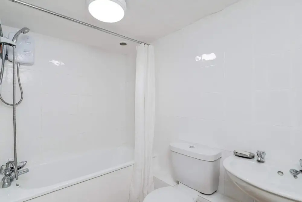 Central Top Floor Studio Flat by Oxford Street