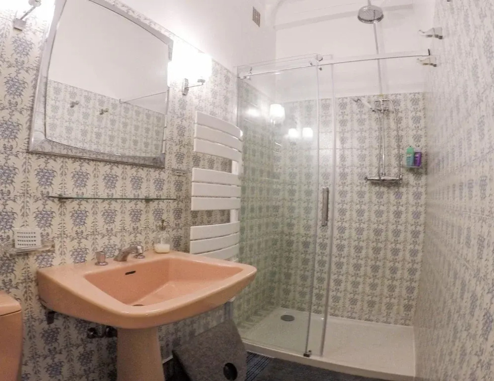 Authentic and beautiful one bedroom apartment with sea views