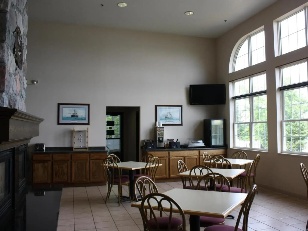 Best Western Lakefront Inn