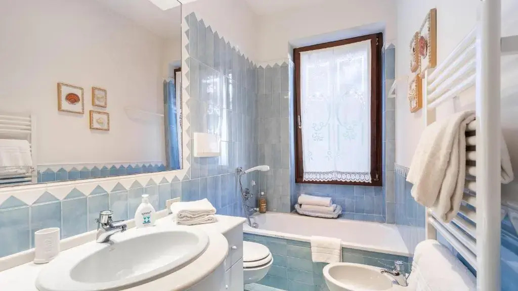 CORAZZA 6&1, Emma Villas