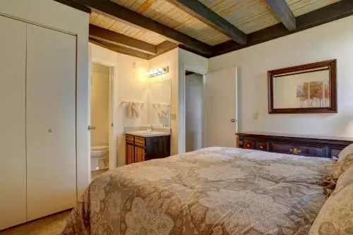 A203 Treehouse 2 Bedroom Condo by Redawning