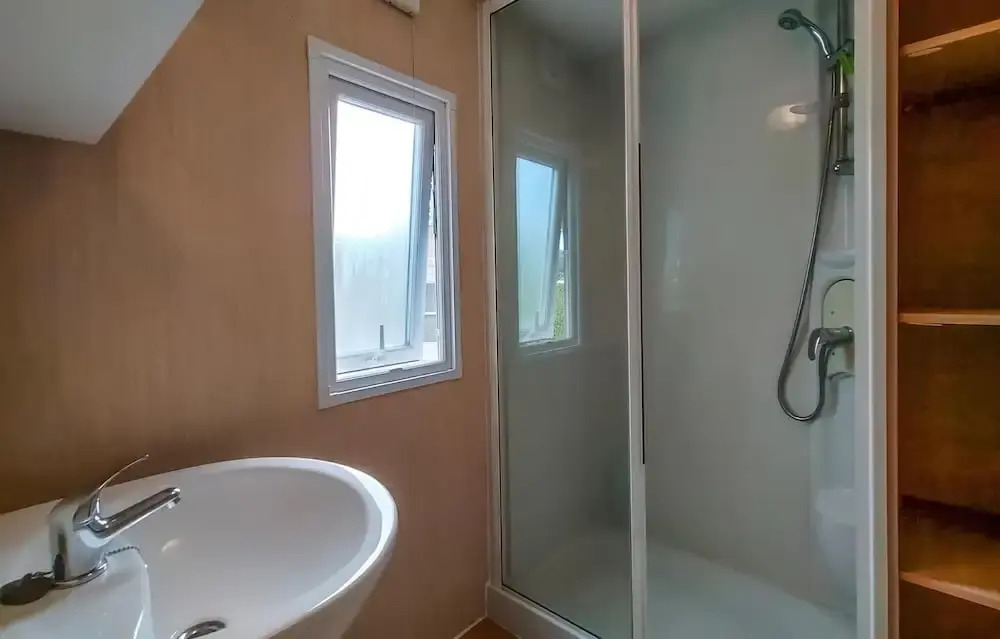 Nice Home In Heinkenszand With Wifi