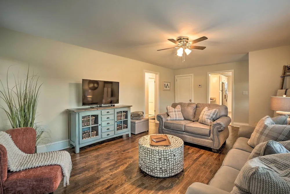 Idyllic Getaway w/ Deck ~ 4 Mi to Dtwn Athens