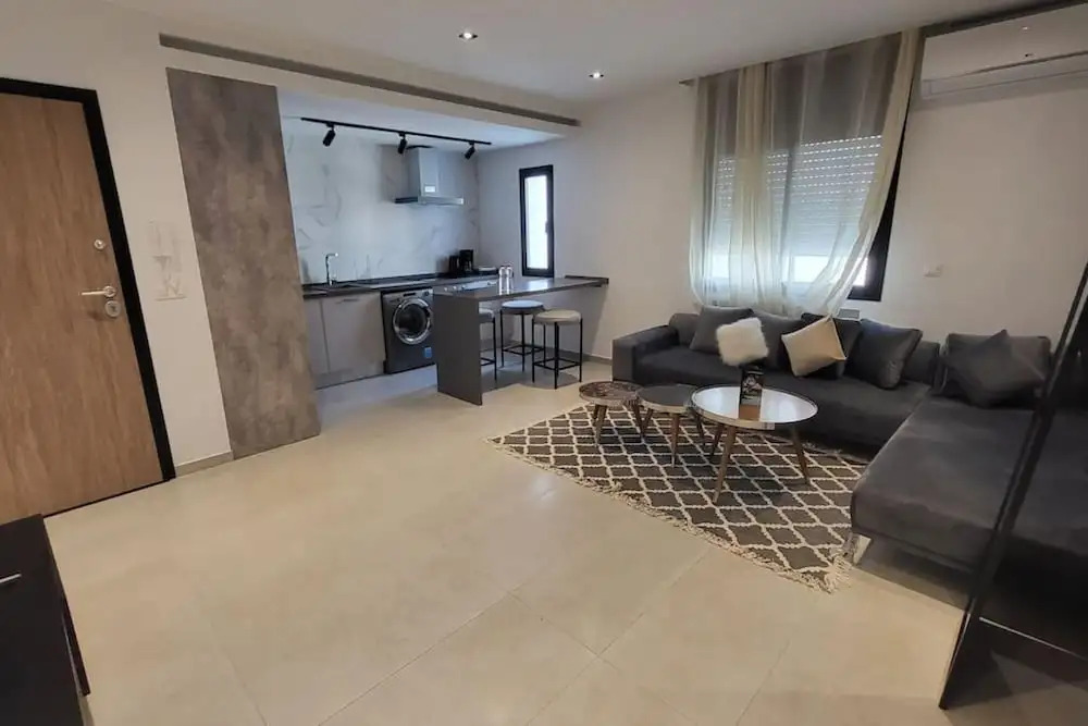 Sunset 303 Brand new apt With gym in Lac 1