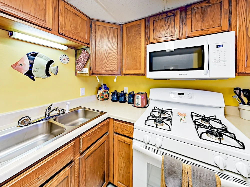 Beachy 1BR 1BA Port Aransas Condo by RedAwning