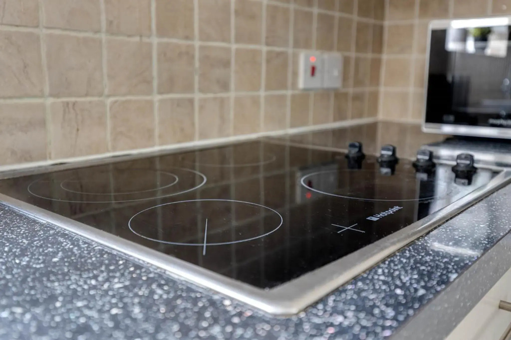 Luxury 2 Bed Garden Apartment With Parking