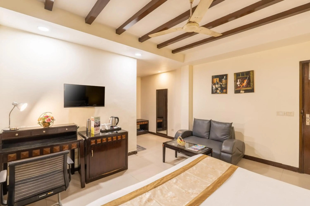 Lime Stays B&B GK-2 at Greater Kailash Metro South Delhi nearby Saket Select City