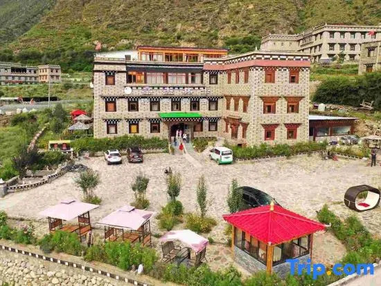 Daocheng Yading Sangjie Linka Luxury Homestay