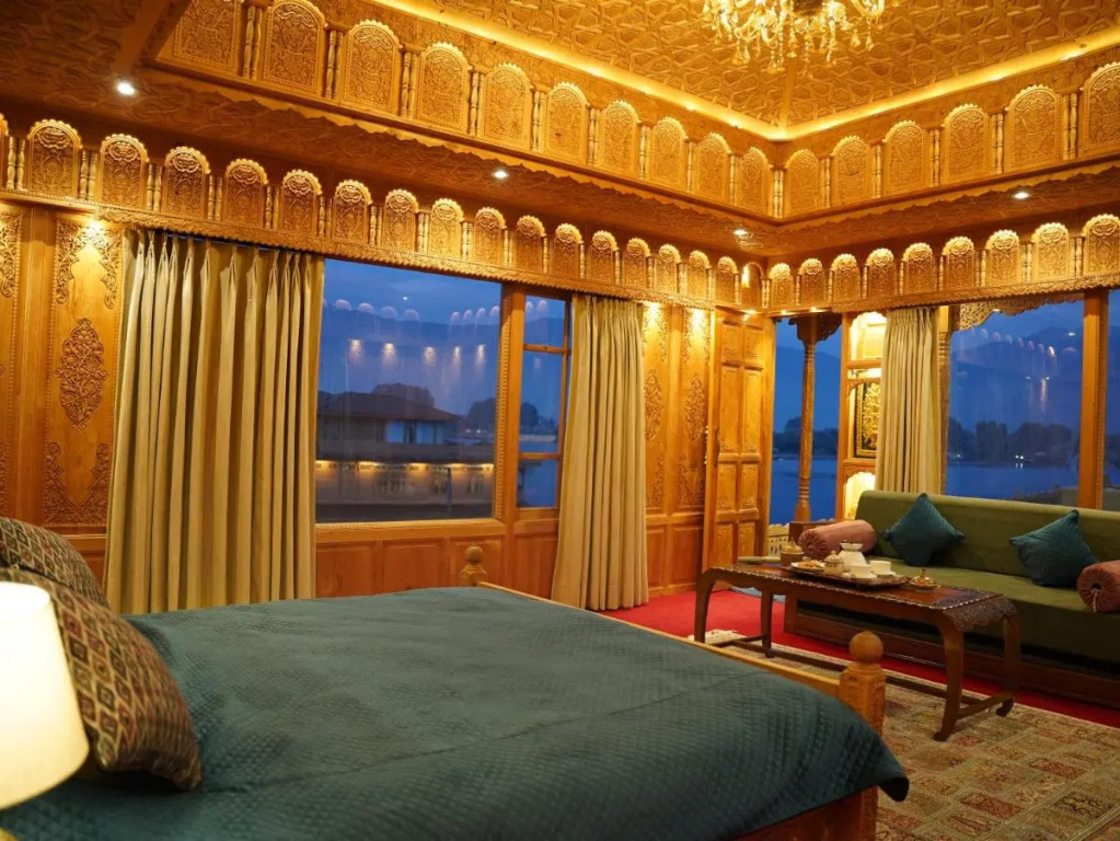 LohonoStays Harmukh Houseboat