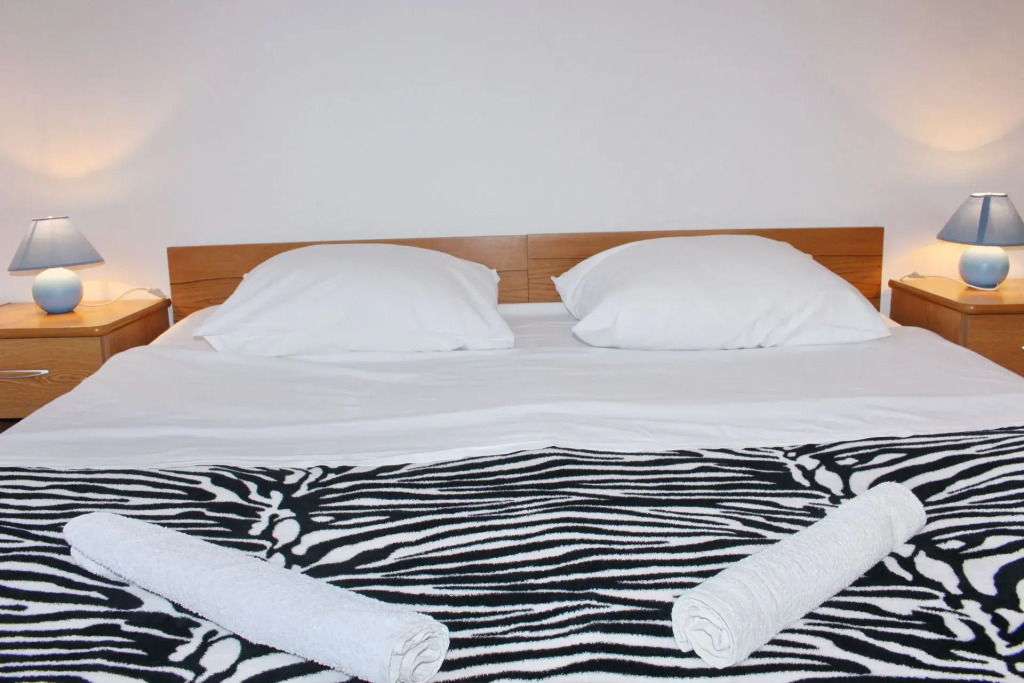 Apartment Remi - 300 m from sea: A3 Nin, Zadar riviera