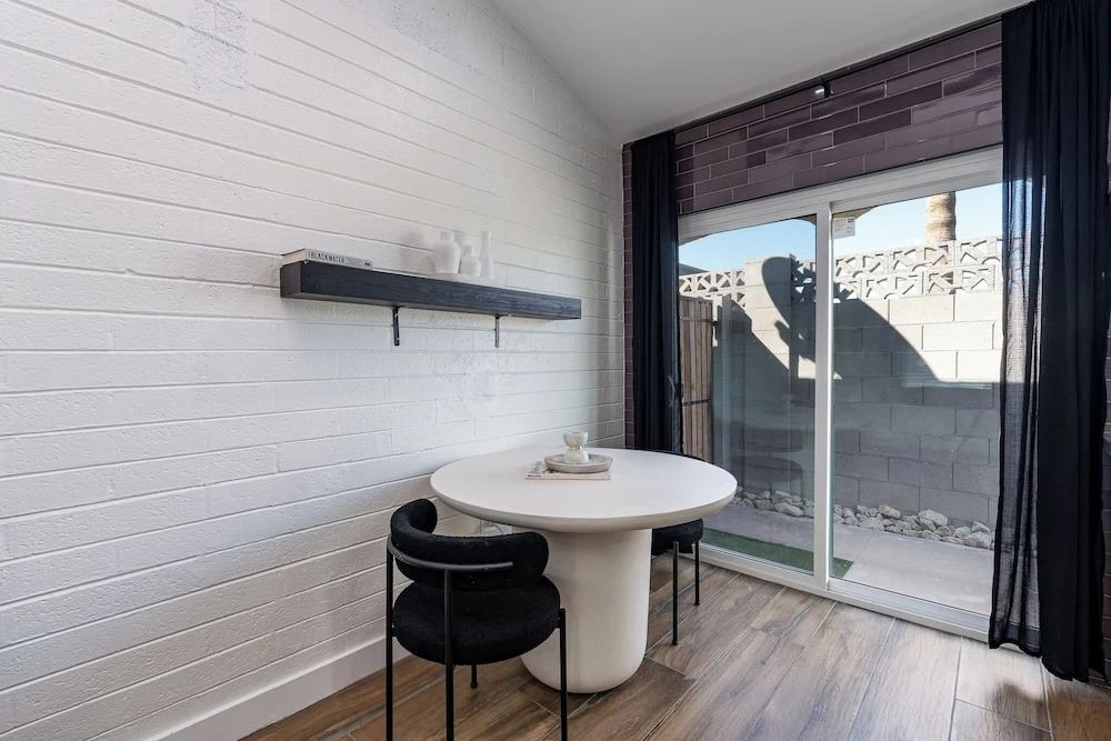 Ash & Ko Boutique Lodging