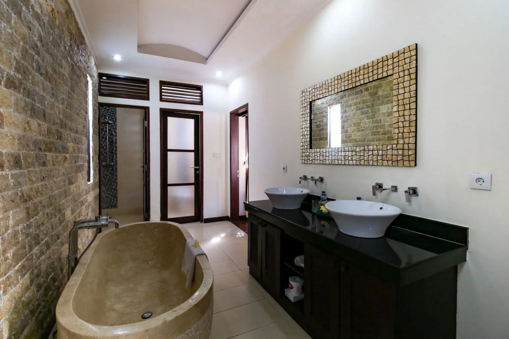 Aleesha Villas and Suites