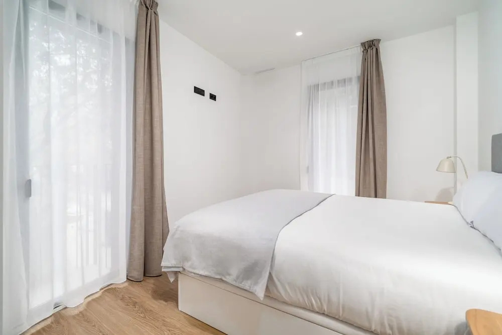 Limehome Barcelona Plaça Pirineus