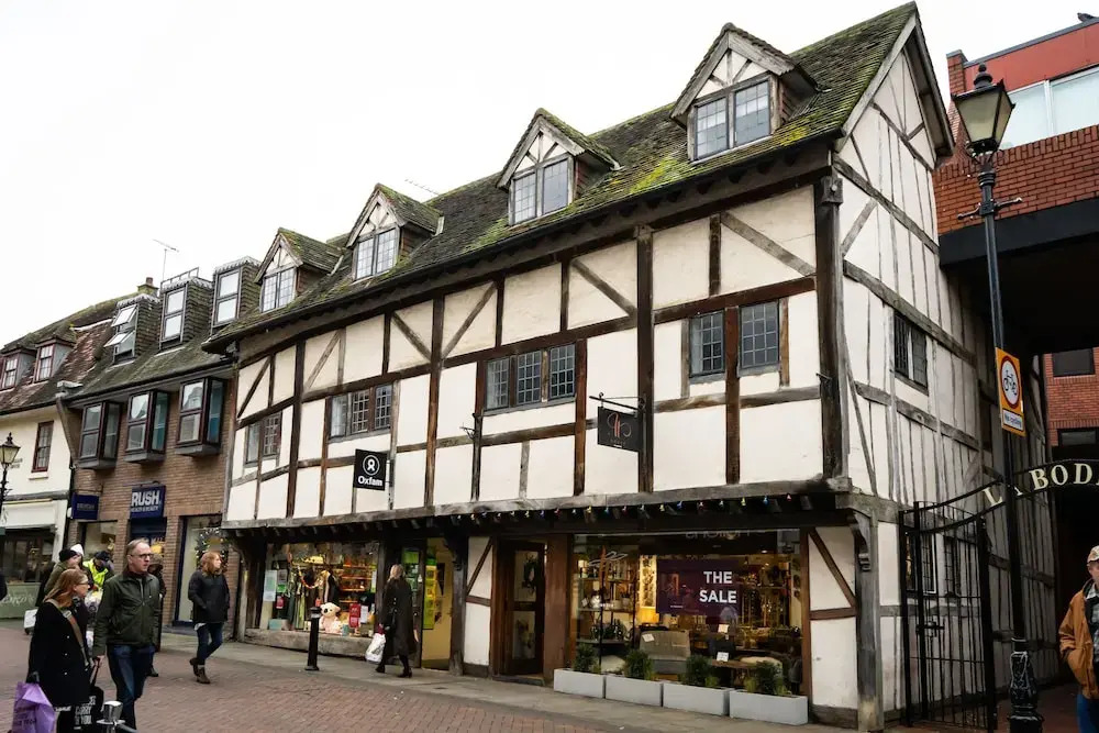 Karah Suites - Queen Annes Court