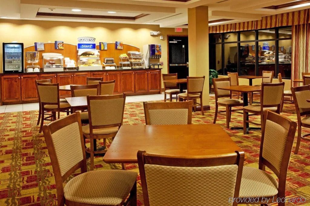 Holiday Inn Express & Suites - Hardeeville-Hilton Head by IHG