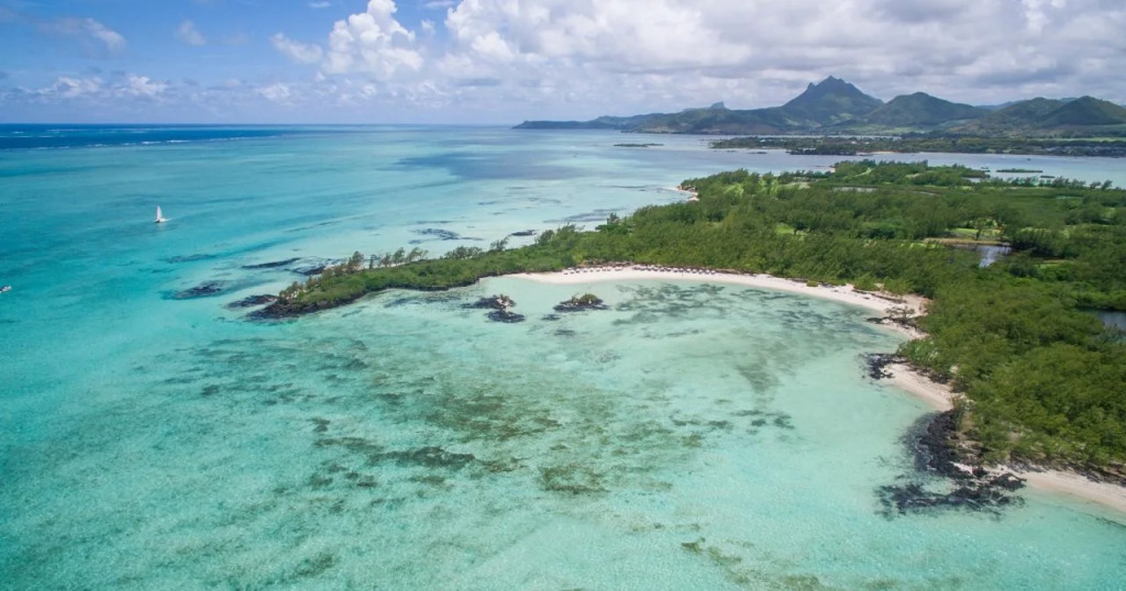 The Bay Club at Anahita