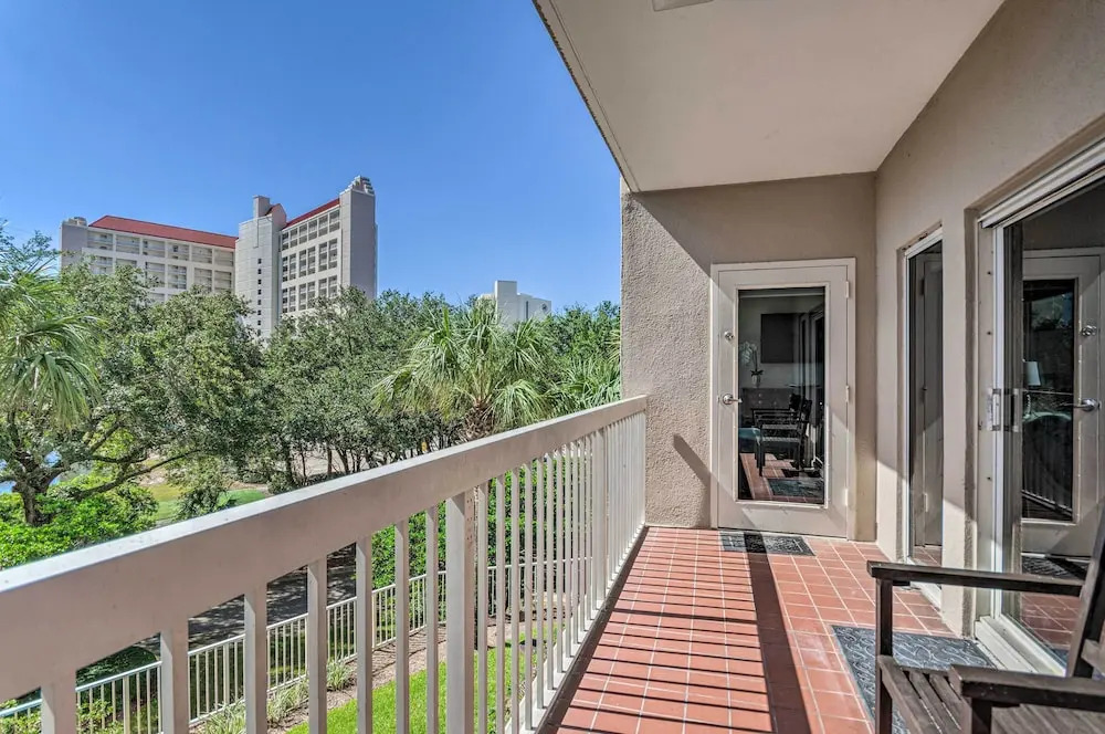 Classy Resort Condo w/ Balcony: Walk to Beach