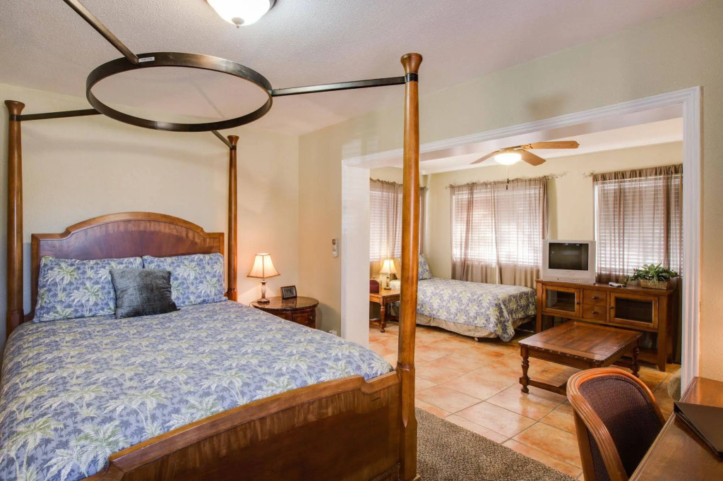 Dream Manor Inn