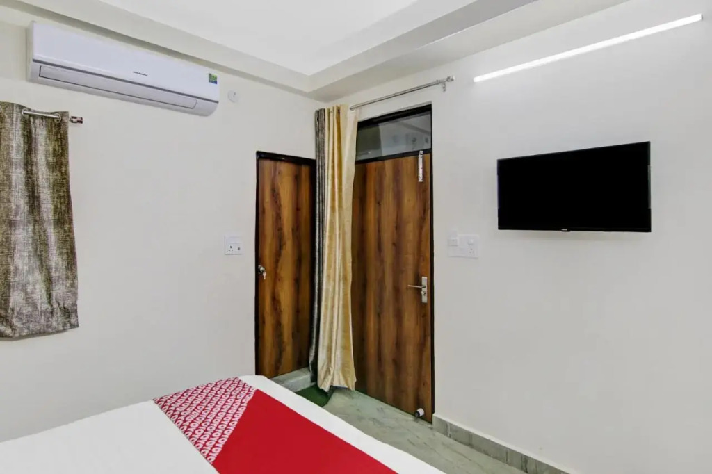 OYO Flagship 70198 Madhuban Residency
