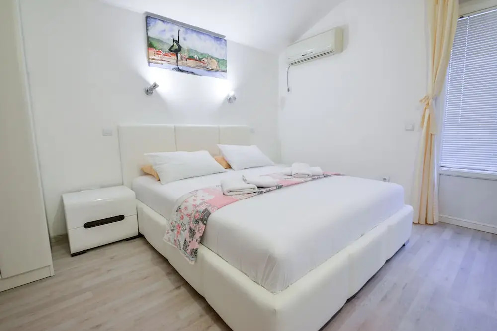 Guesthouse Apartments Čenić