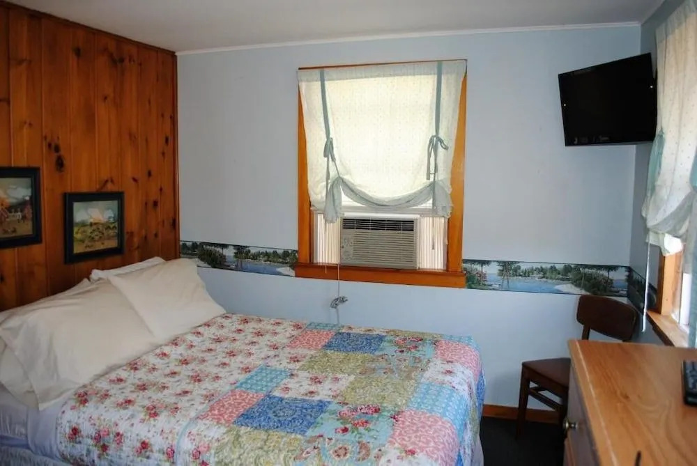 Rock Ledge Motel