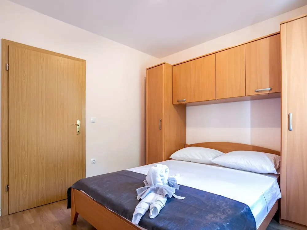 Restful Apartment in Mastrinka near Beach & Town Center