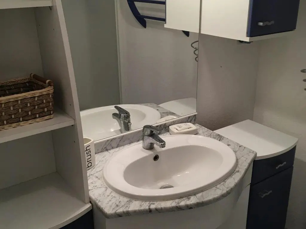 Maison 60m² avec terrasse, piscine, parking privé, à 10 min de la plage - Animaux acceptés - FR-1-494-14