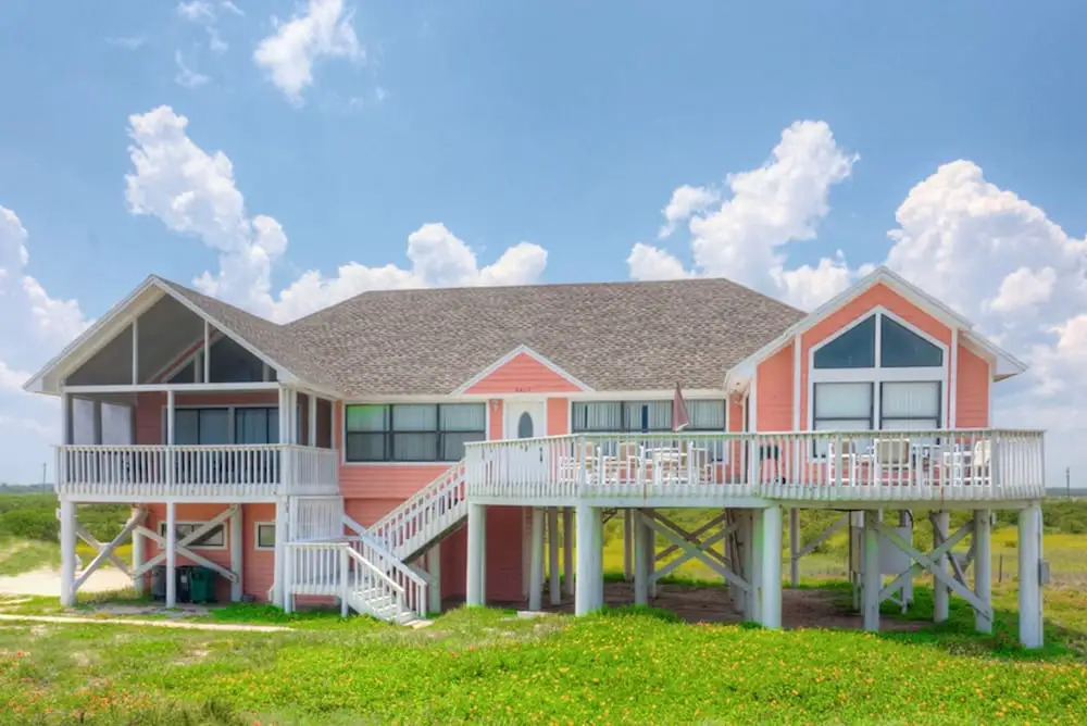 White Sand Beach House by Vtrips