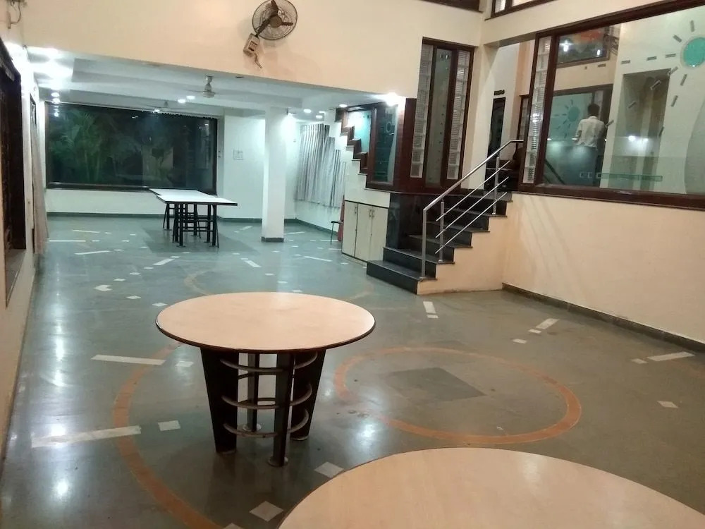 JK Rooms 121 Hotel Shaheen International