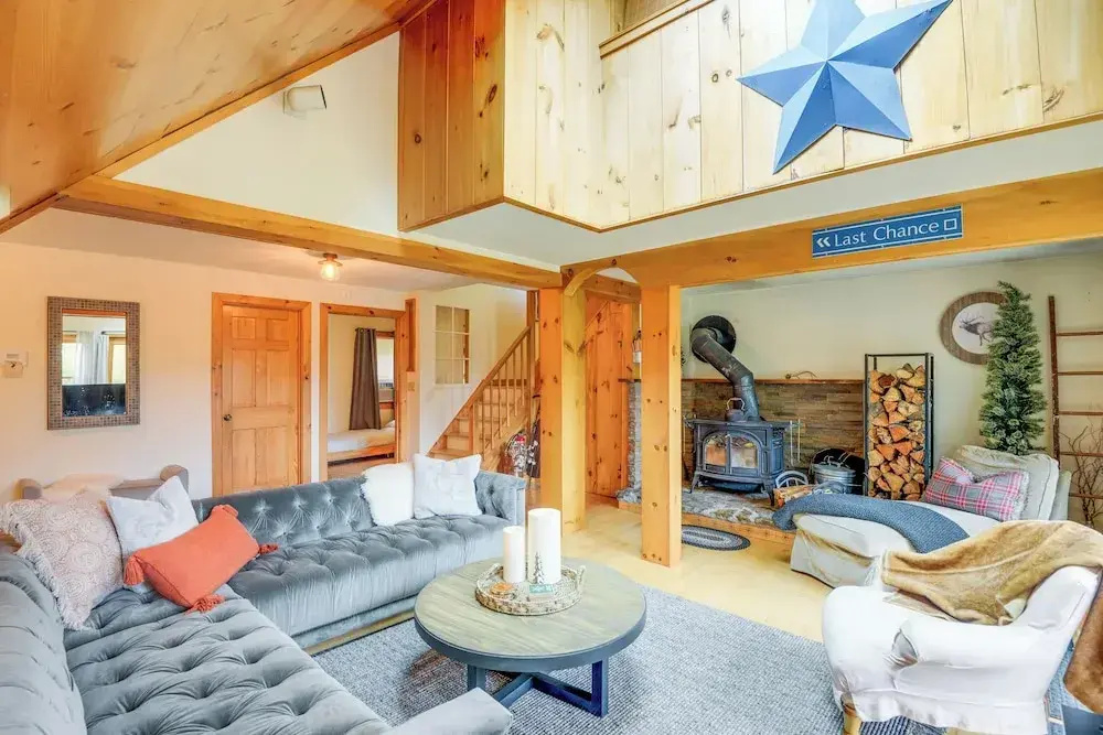 Storybook Stratton House: 3 Mi to Mount Snow!