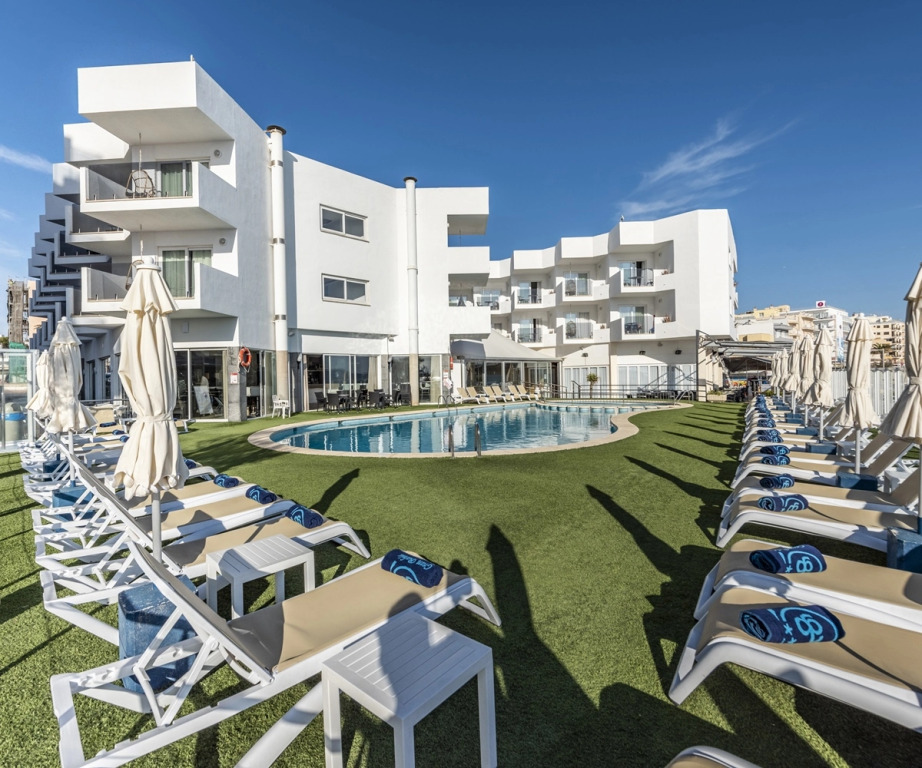 Отель THB Gran Bahia Hotel and Apartments