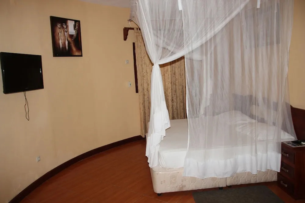 Thamole Lodge