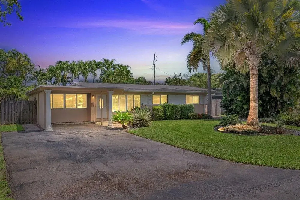 Shangri-la 3 Bedroom Home by RedAwning