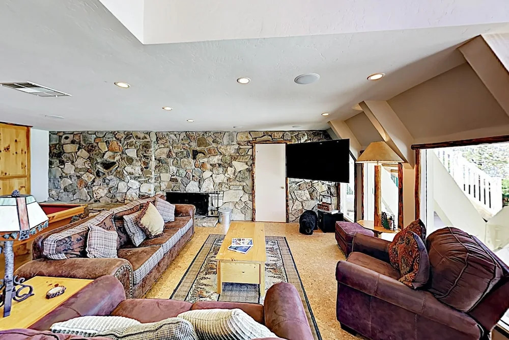 39537 Lake Dr Home - 3 Br home by RedAwning