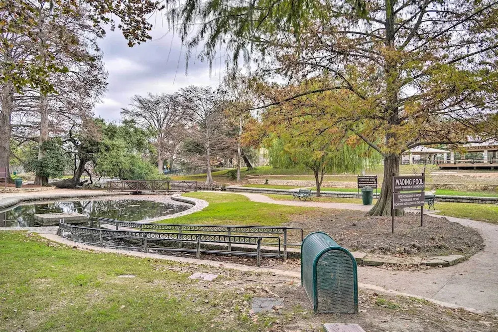 Graham Haus' River Condo: Walk to Schlitterbahn!