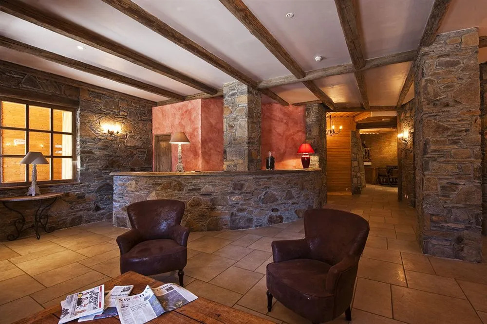Chalet Val 2400