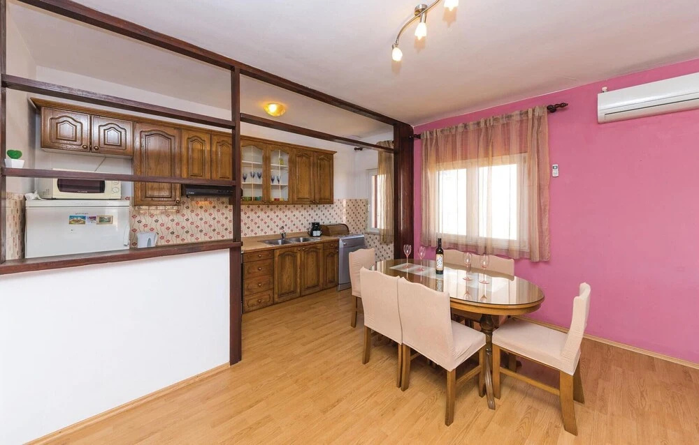 Amazing Home in Okrug Gornji With Wifi and 2 Bedrooms