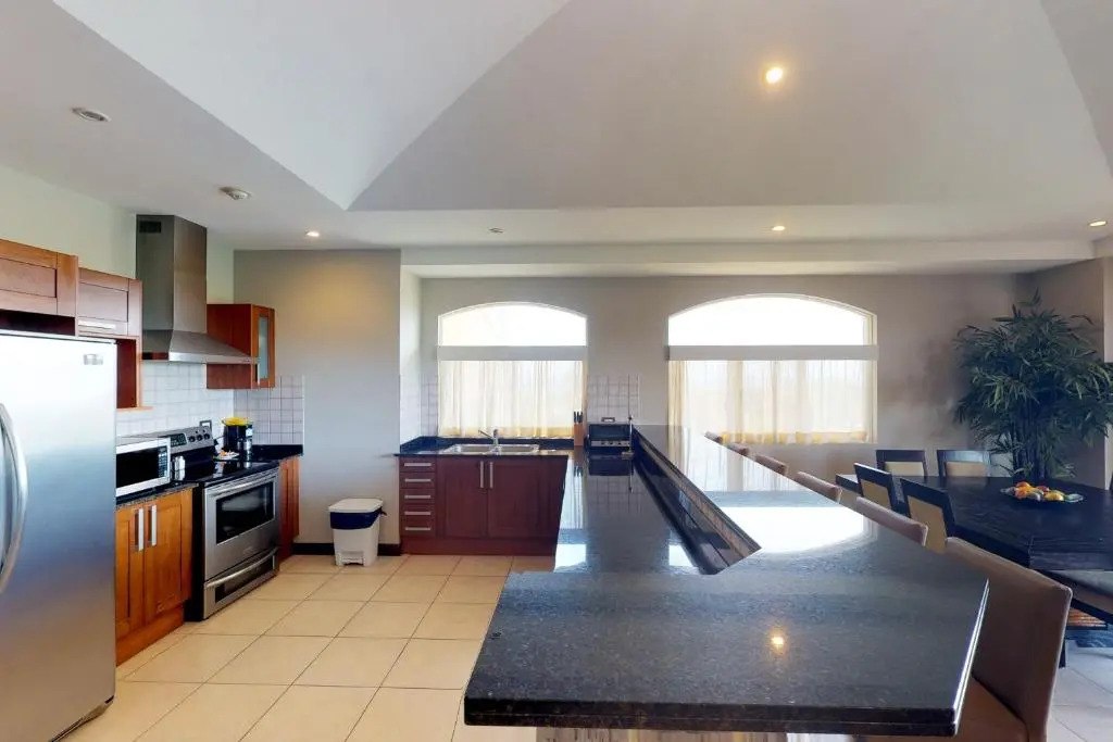 Peninsula 64 Penthouse
