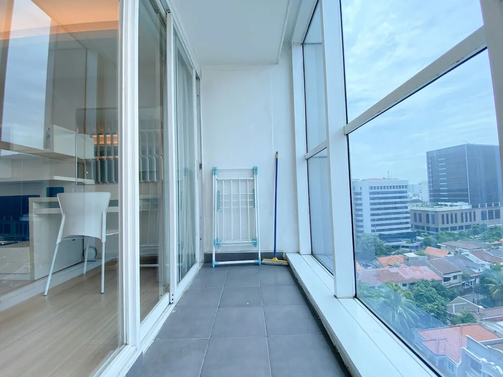Elegant And Comfortable Studio At Tamansari The Hive Apartment